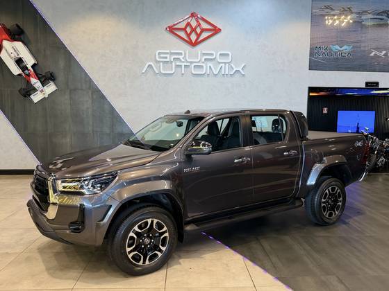 TOYOTA HILUX 2.8 D-4D TURBO DIESEL CD SRX PLUS 4X4 AUTOMÁTICO TOYOTA HILUX 2.8 D-4D TURBO DIESEL CD SRX PLUS 4X4 AUTOMÁTICO